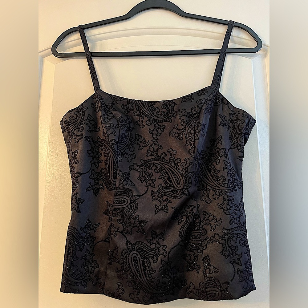 GUESS Fitted Cropped Tank (Black Color)